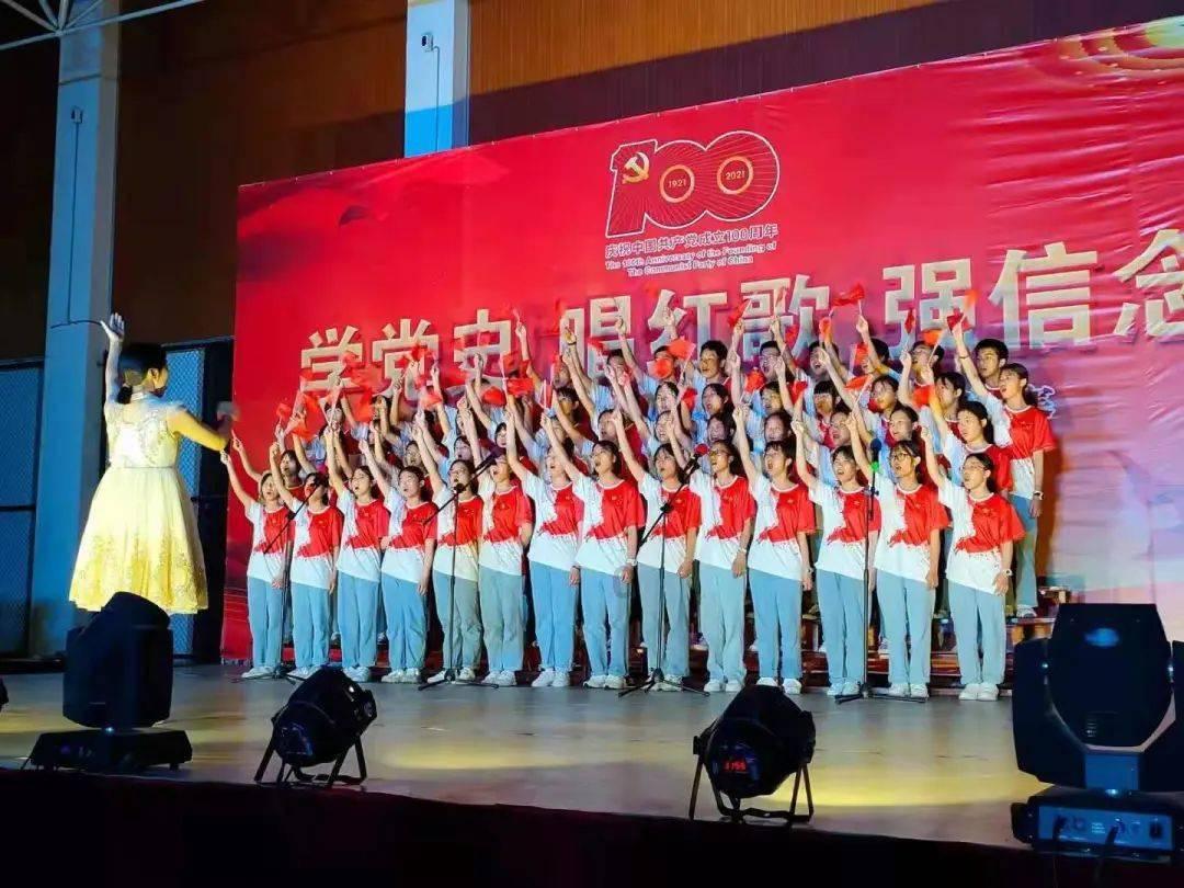 挑战14天不出门，家里只有白菜能做什么美食，教您做一碗荷包蛋面游戏画面