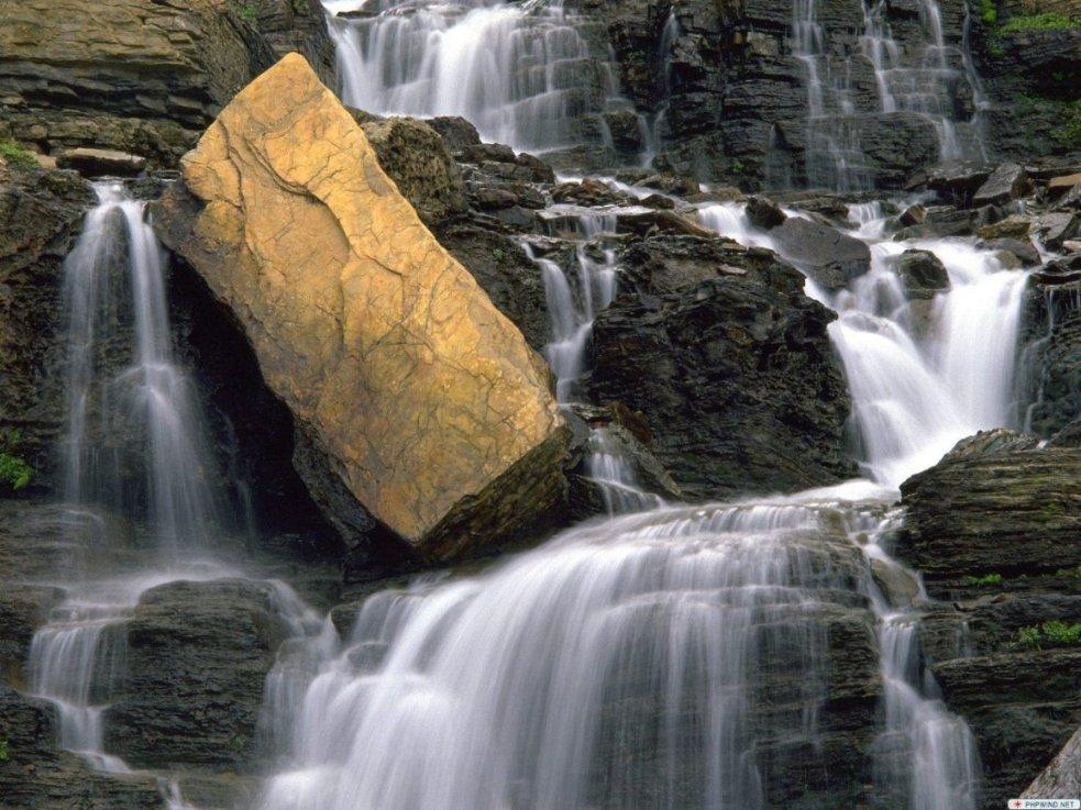 楼顶再盖三层楼,如此违建太吓人,现场画面