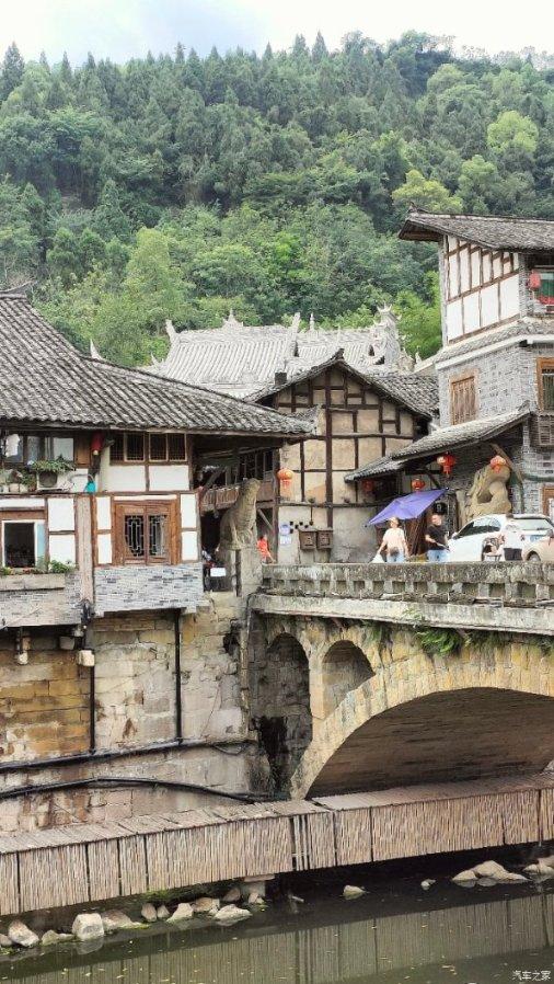 世界历史上和当今世界上十三个由中国人建立的国家